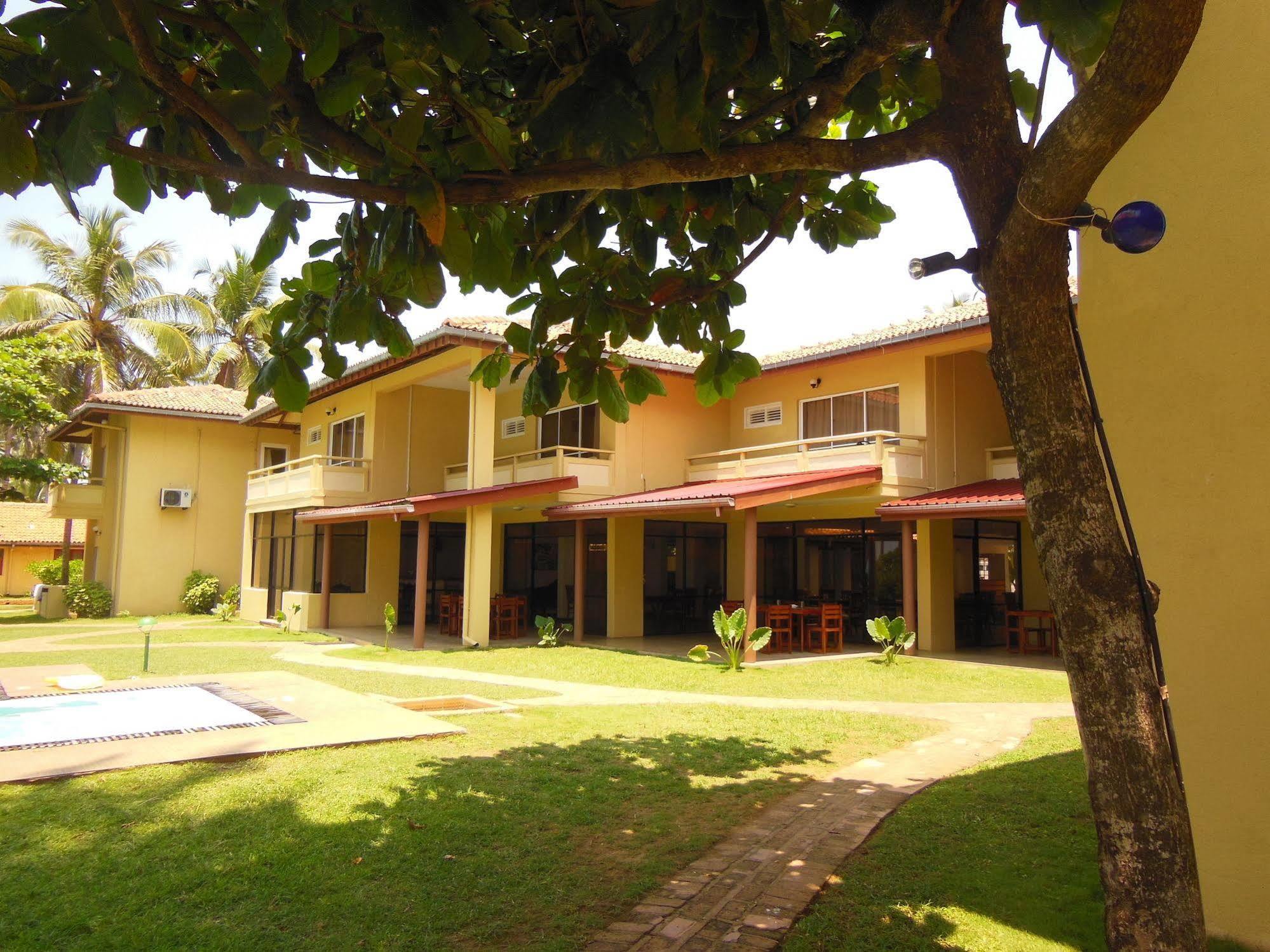 Sanmali Beach Hotel Marawila Buitenkant foto